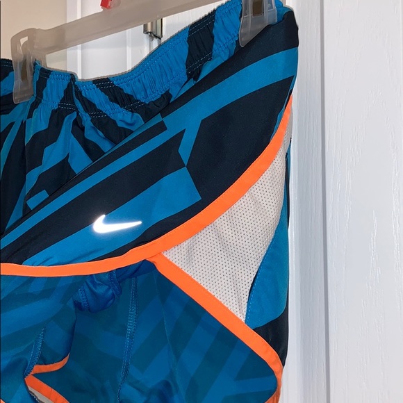 Athletic shorts - Picture 2 of 3